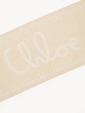 The Chloé Iconic scarf in jacquard wool Jacquard wool
Lovely Beige Product detail