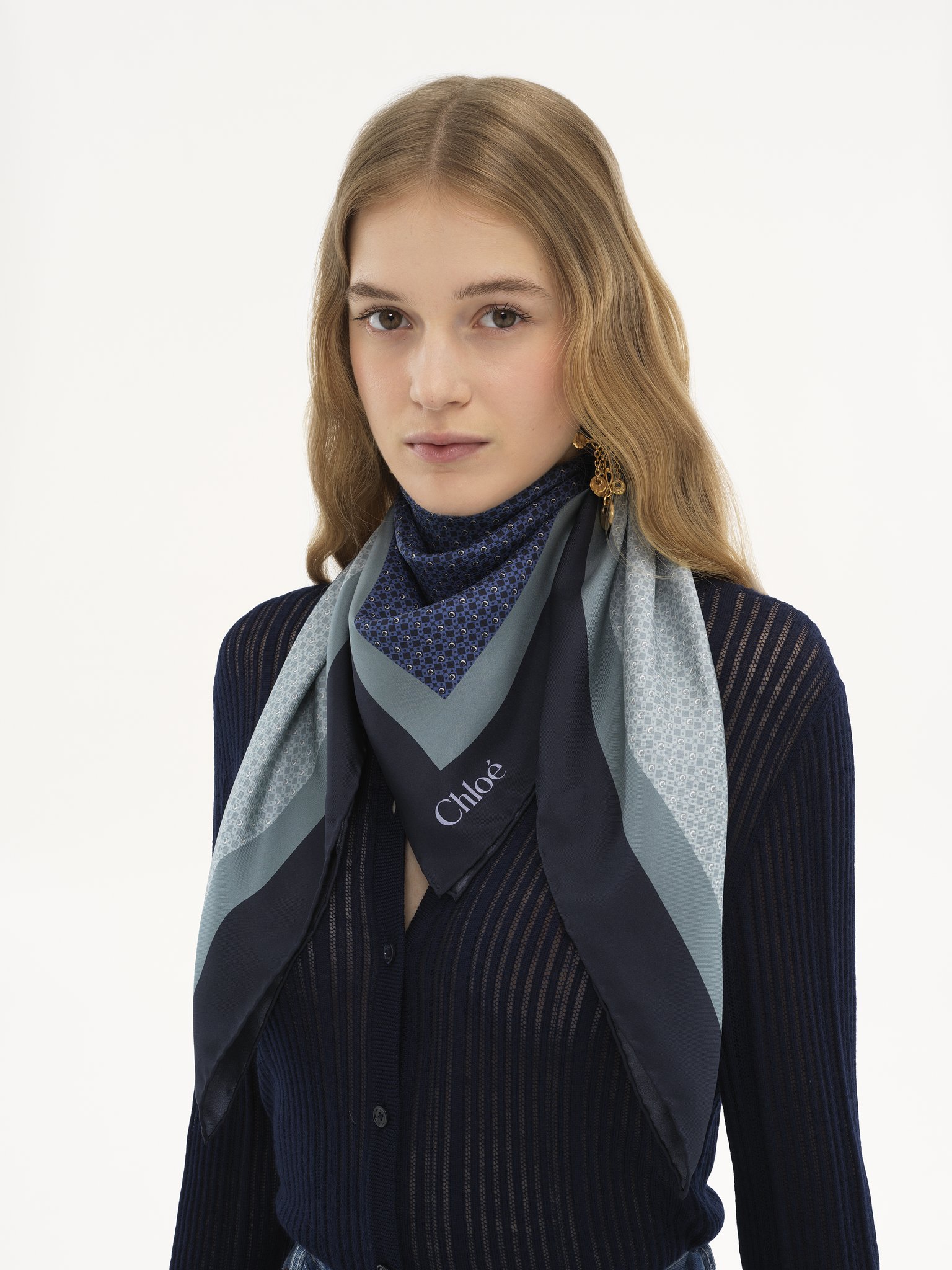 The Chloé Mini Tie-Print scarf in silk Mini tie print on organic silk
Silky Blue Back view of the product