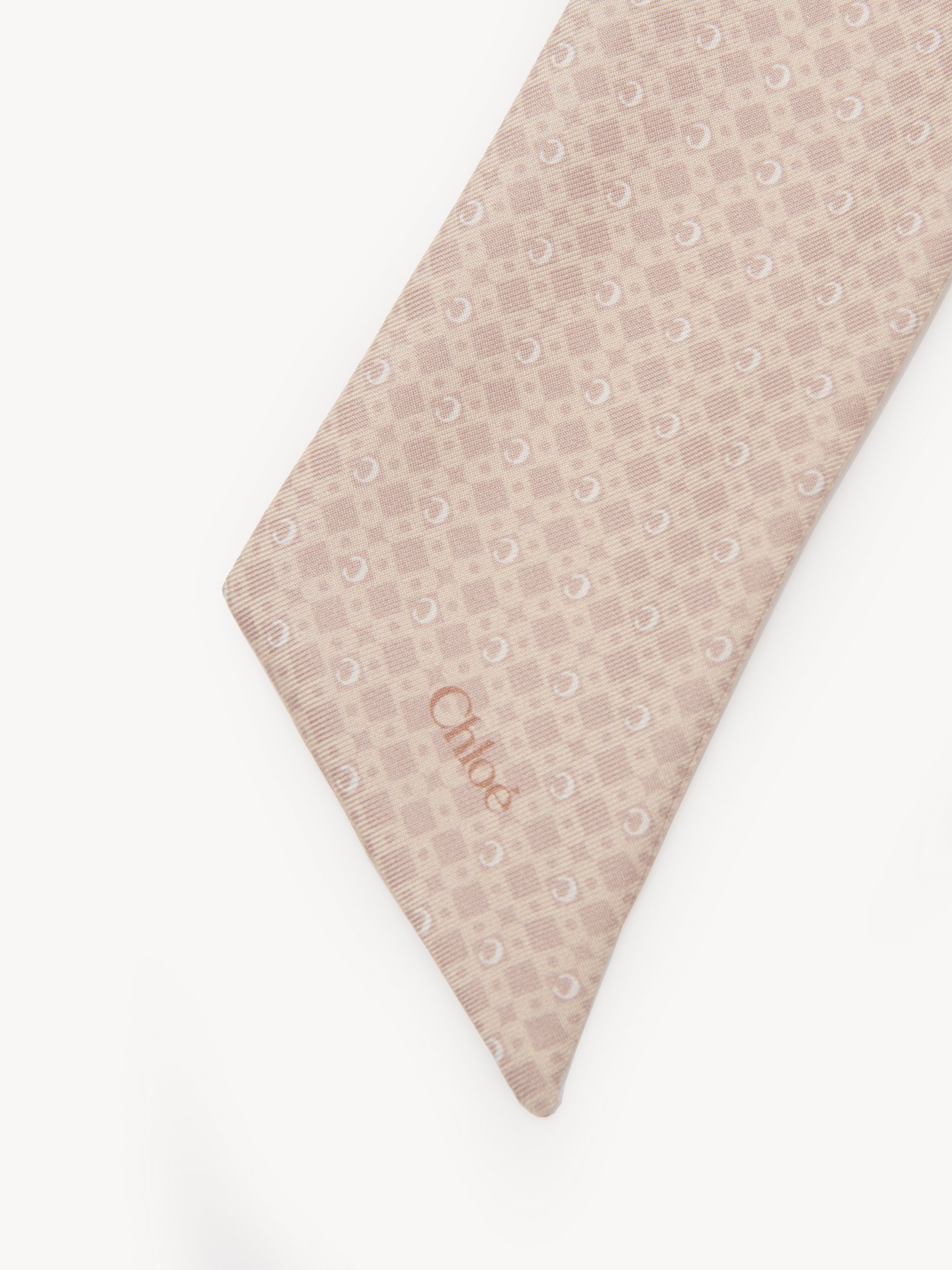 The Chloé Mini Tie-Print bandeau scarf in silk Mini tie print on organic silk
Nude Product detail