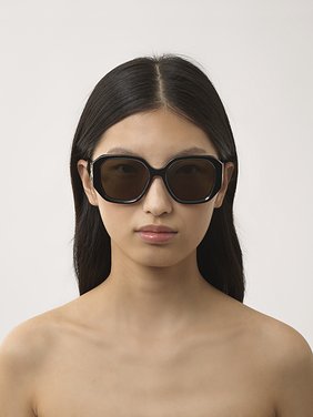 Marcie sunglasses Black lower-impact acetate & bio-based nylon
Brown lenses Front view of the product being worn