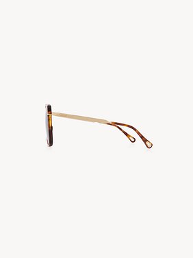 Aly sunglasses Havana lower-impact acetate, gold metal & bio-based nylon
Gradient brown lenses Product detail