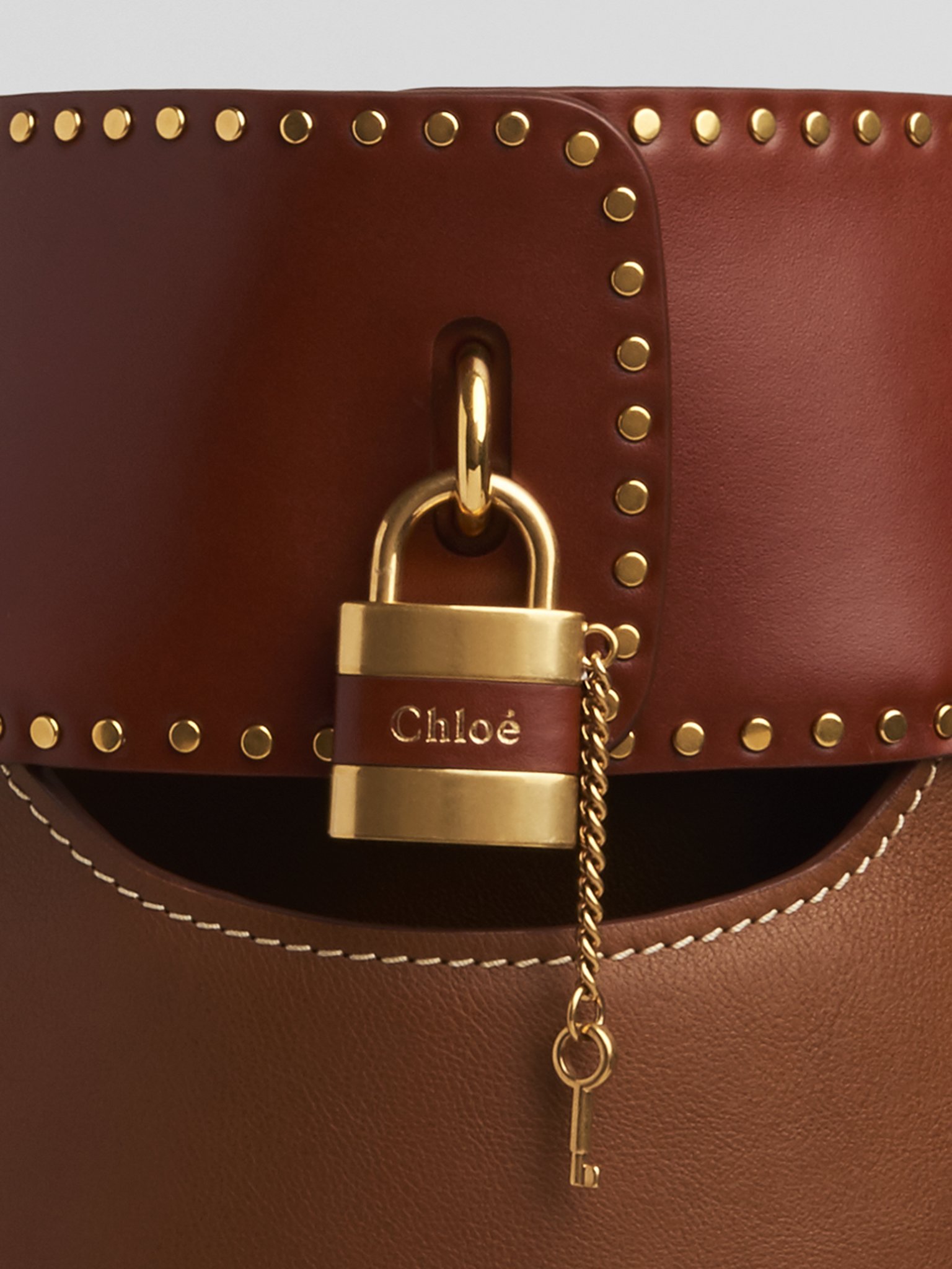 chloe aby bucket