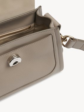 Mini Tess day bag in grained & soft leather Grained & shiny calfskin
Motty Grey 