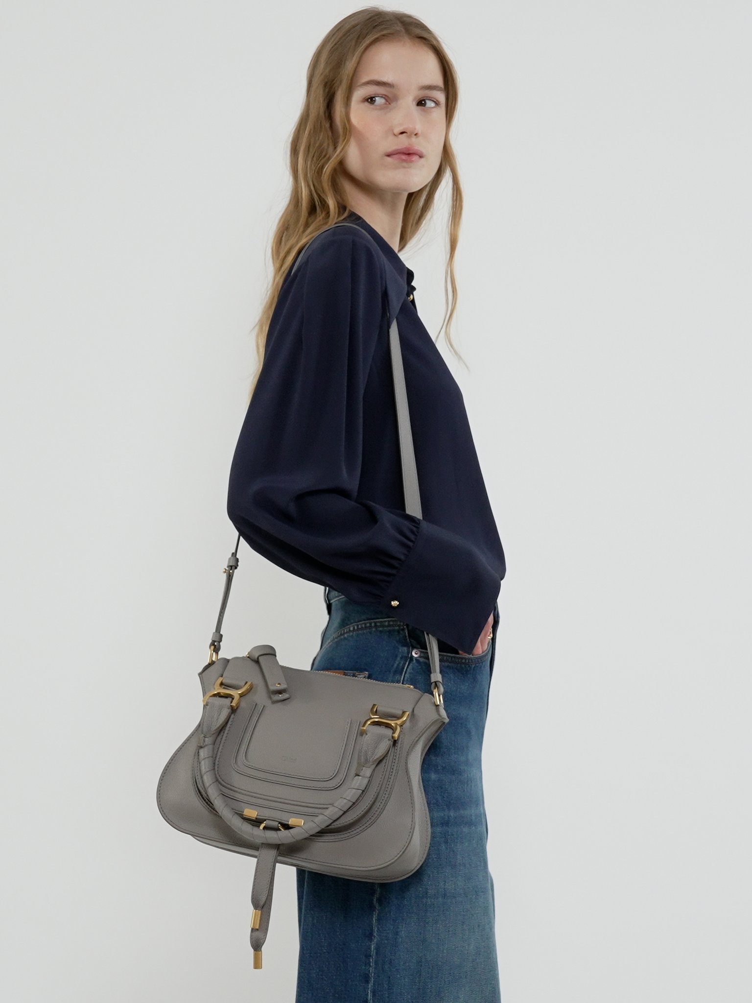 Small Marcie bag in grained leather Grained calfskin
Cashmere Grey [*** acc_altImage_shotV ***]