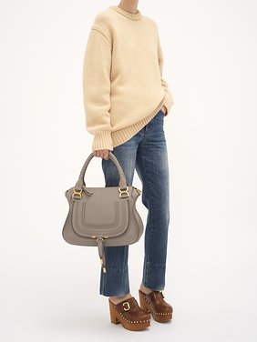 Marcie bag in grained leather Grained calfskin
Cashmere Grey Front view of the product being worn