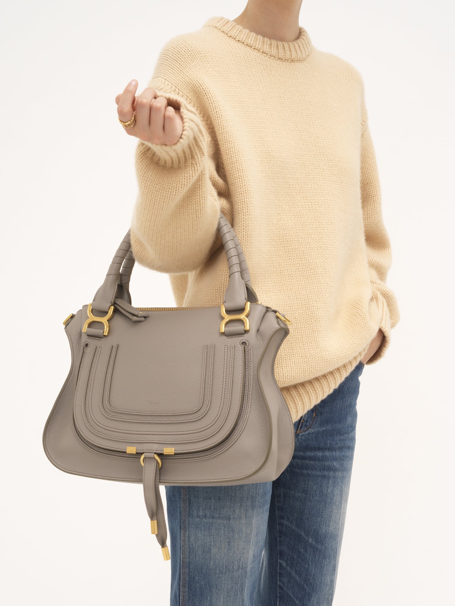 Marcie bag in grained leather Grained calfskin
Cashmere Grey [*** acc_altImage_shotG ***]