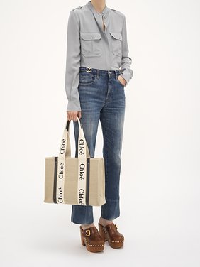 Woody tote bag in linen Linen canvas & shiny calfskin with Chloé logo
White & Blue 