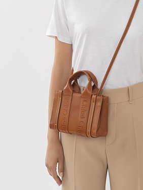 Mini Woody tote bag in soft leather Smooth calfskin with Chloé logo
Caramel Back view of the product