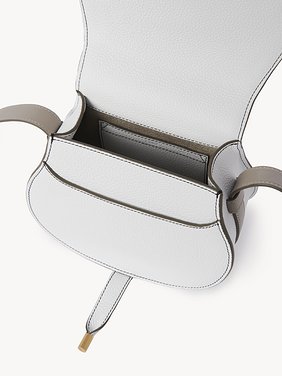 Small Marcie saddle bag in grained leather Bicolor grained calfskin with contrast stitching
Crystal White Front view of the product being worn