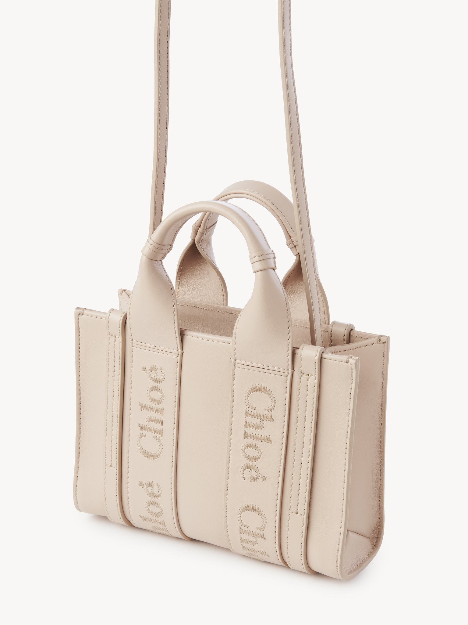 Mini Woody tote bag in soft leather Smooth calfskin with Chloé logo
Cement Pink Product detail