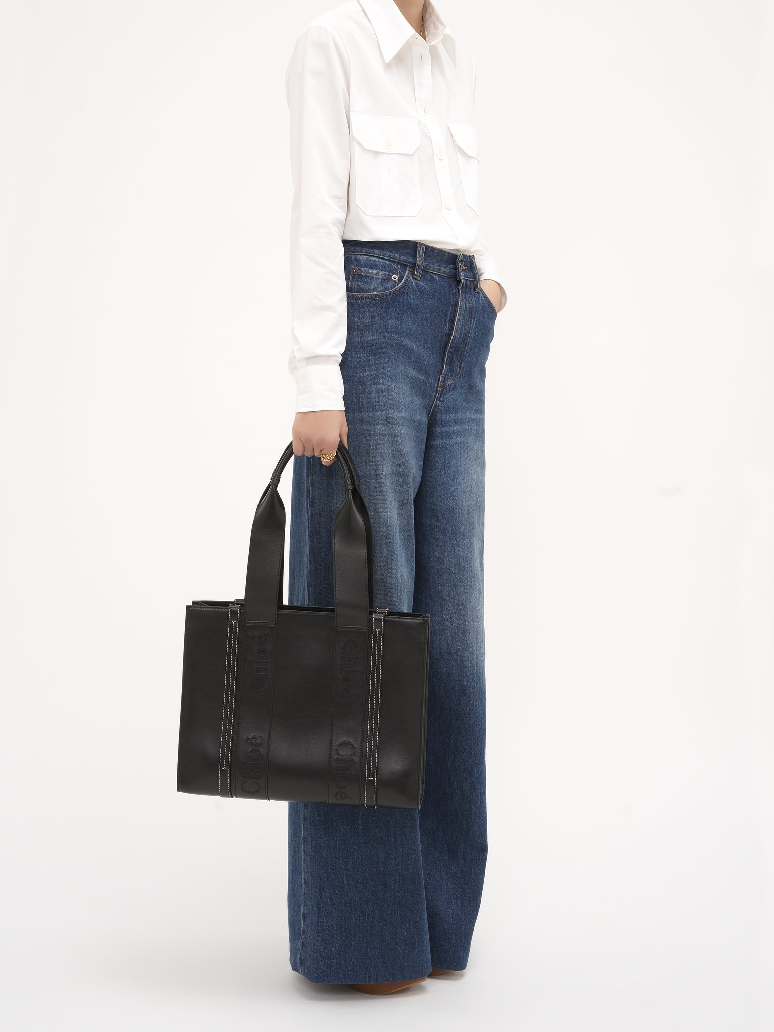 Woody tote bag in soft leather Smooth calfskin with Chloé logo
Black 