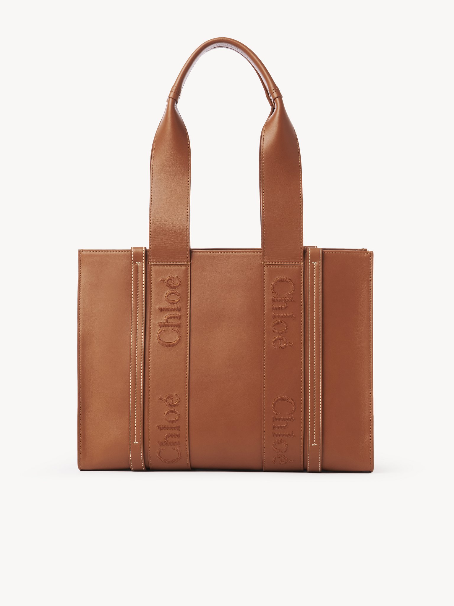 Woody tote bag in soft leather Smooth calfskin with Chloé logo
Caramel Back view of the product