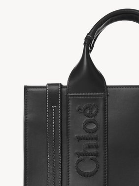 Small Woody tote bag in soft leather Smooth calfskin with Chloé logo
Black Product detail