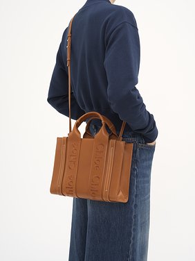 Small Woody tote bag Smooth calfskin with Chloé logo
Caramel Front view of the product being worn