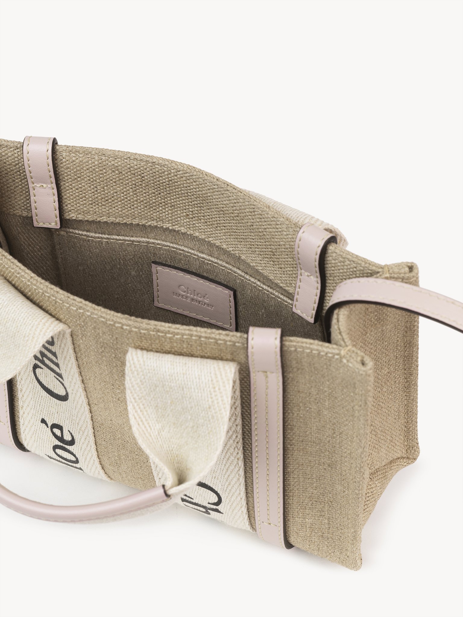 Mini Woody tote bag in linen Linen canvas & shiny calfskin with Chloé logo
Cement Pink 