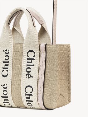 Mini Woody tote bag in linen Linen canvas & shiny calfskin with Chloé logo
Cement Pink 