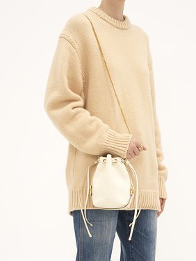 Micro Marcie bucket bag in grained leather Grained calfskin
Misty Ivory 