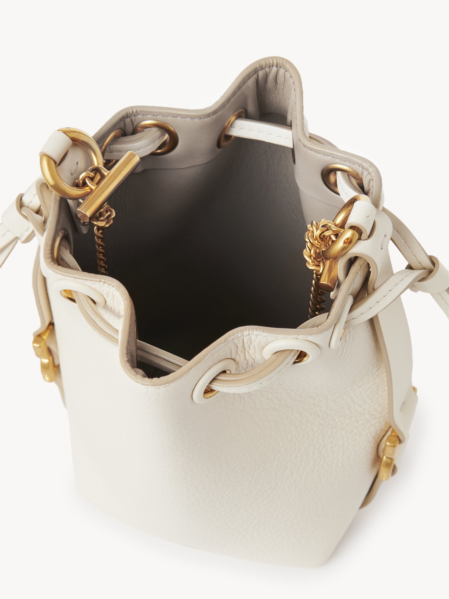 Micro Marcie bucket bag in grained leather Grained calfskin
Misty Ivory 