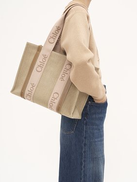 Woody tote bag in linen Linen canvas, calfskin & webbing with Chloé logo
Blushy Beige Top view of the product