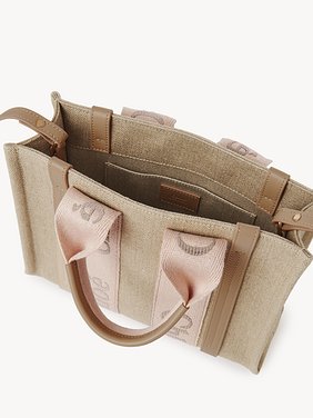 Small Woody tote bag in linen Linen canvas, calfskin & webbing with Chloé logo
Blushy Beige 