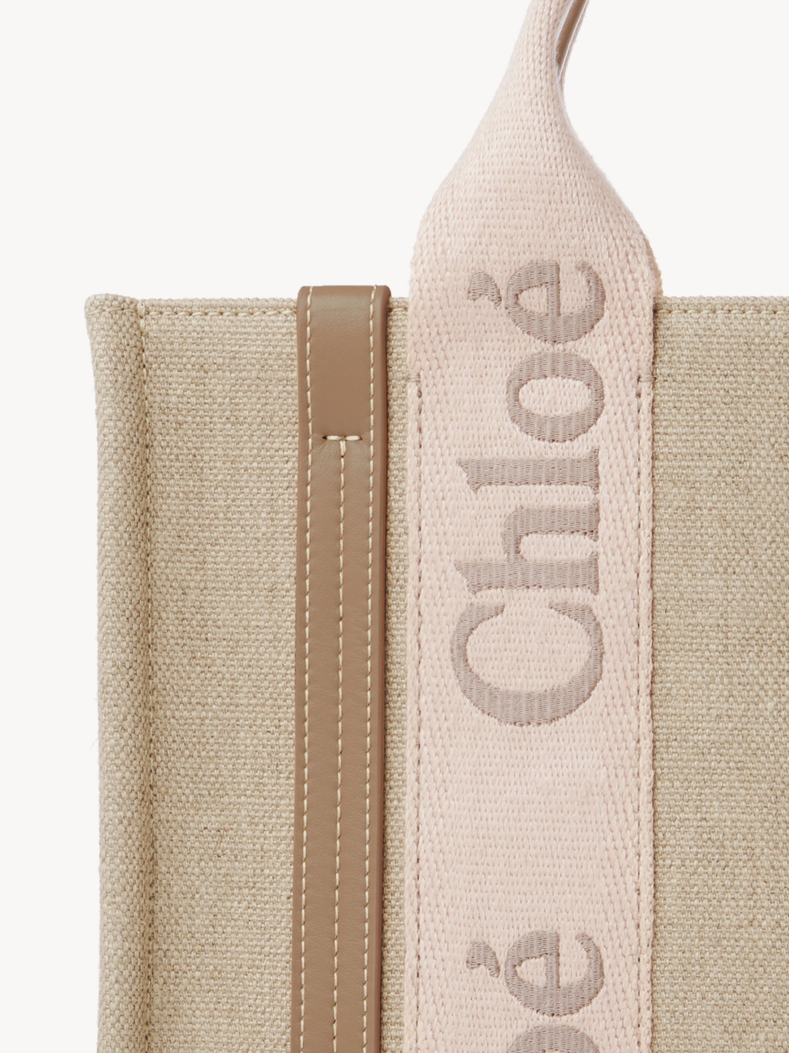 Small Woody tote bag in linen Linen canvas, calfskin & webbing with Chloé logo
Blushy Beige Product detail