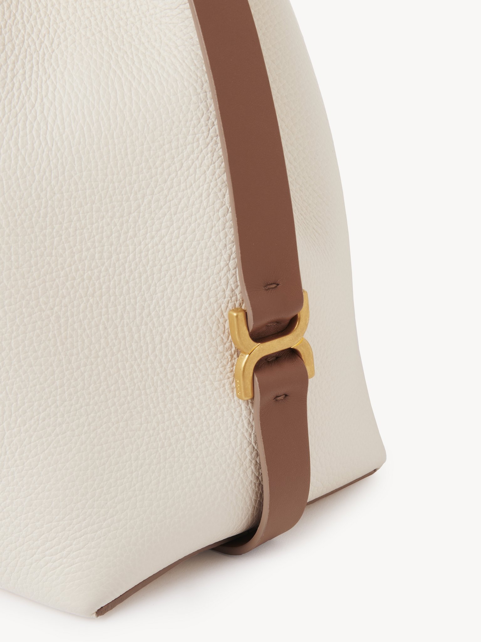 Marcie bucket bag in grained leather Grained calfskin
Misty Ivory Product detail