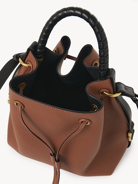 Marcie bucket bag in grained leather Grained calfskin
Tan 