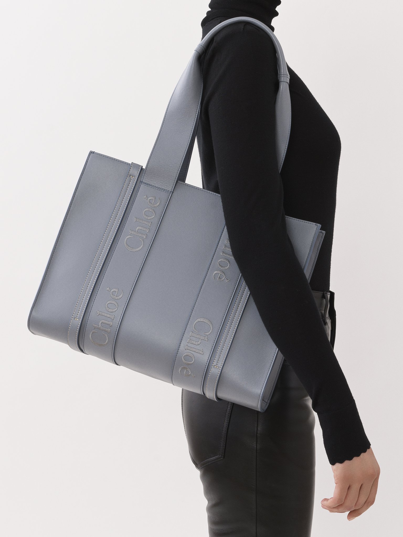 Woody tote bag in soft leather Smooth calfskin with Chloé logo
Storm Blue Front view of the product being worn