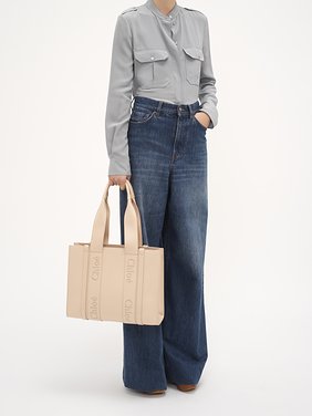 Woody tote bag in soft leather Smooth calfskin with Chloé logo
Cement Pink Front view of the product being worn