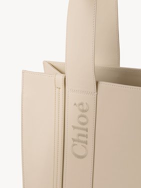 Woody tote bag in soft leather Smooth calfskin with Chloé logo
Cement Pink Product detail