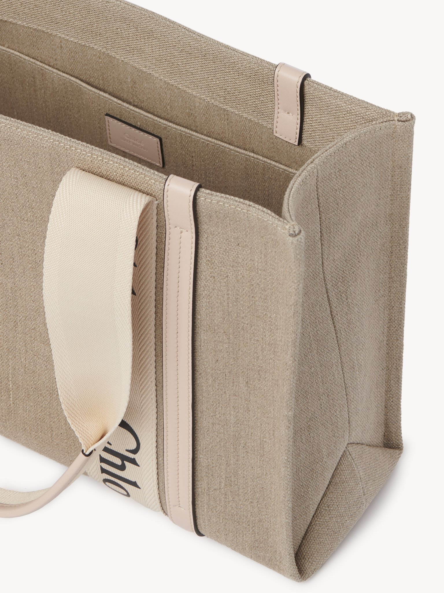 Woody tote bag in linen Linen canvas & shiny calfskin with Chloé logo
Cement Pink 