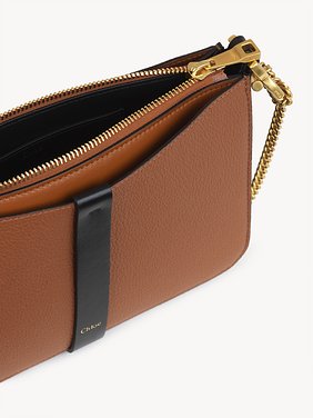 Marcie pouch on chain in grained leather Grained & shiny calfskin
Tan 