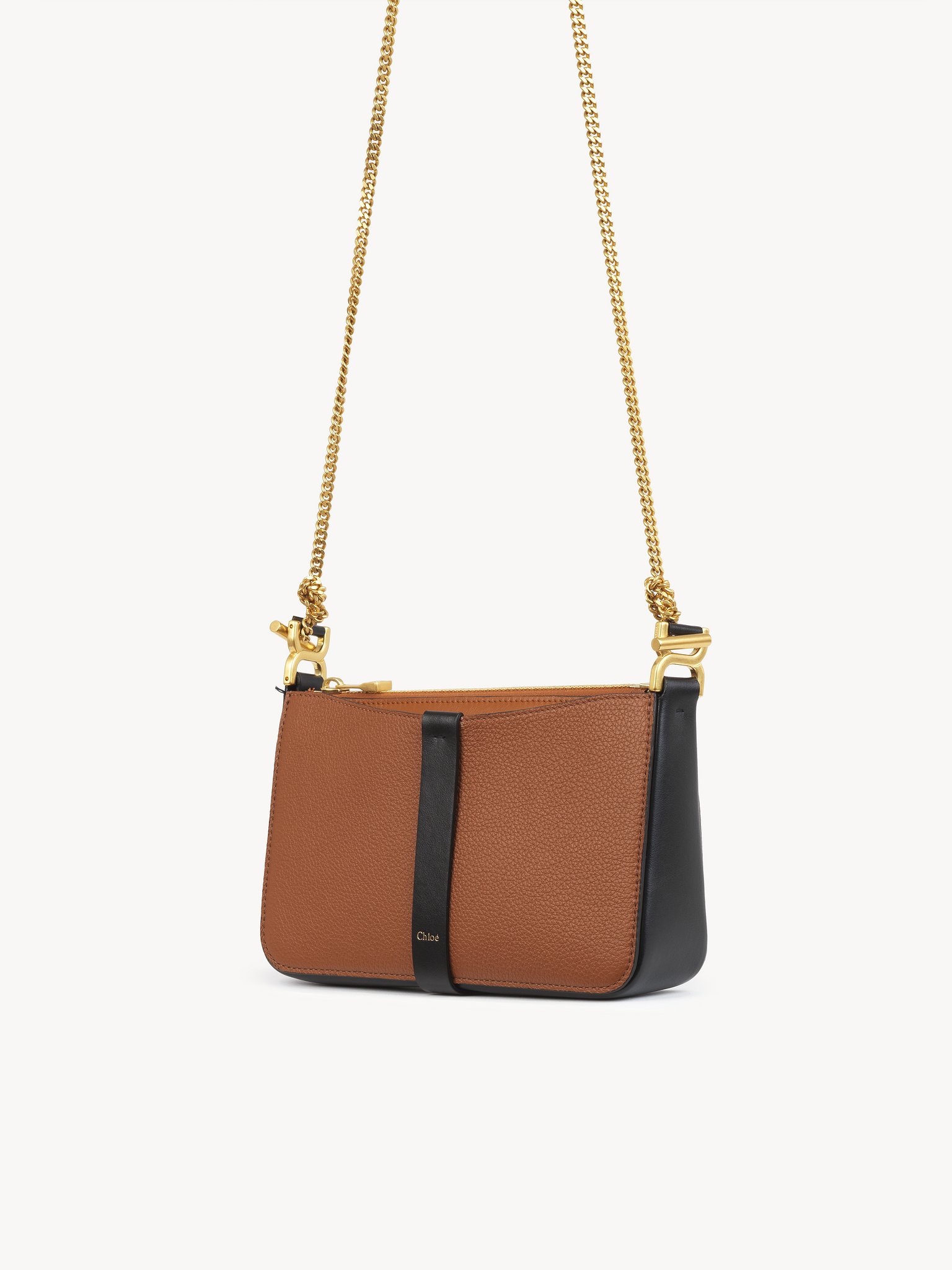 Marcie pouch on chain in grained leather Grained & shiny calfskin
Tan 