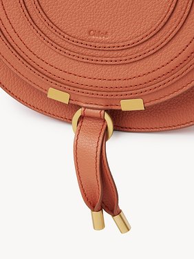 Marcie small saddle bag Grained calfskin
Tawny Orange [*** acc_altImage_shotG ***]