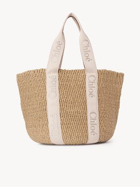 Large Woody basket in natural fibres Fair-trade paper, calfskin and webbing with Chloé logo
Blushy Beige Top view of the product