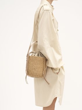 Small Woody tote bag in natural fibres Fair trade paper, calfskin & webbing with Chloé logo
Blushy Beige [*** acc_altImage_shotH ***]