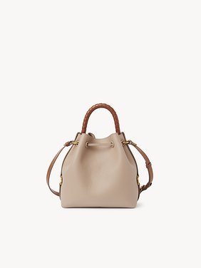 Marcie bucket bag in grained leather Grained calfskin
Nomad Beige 