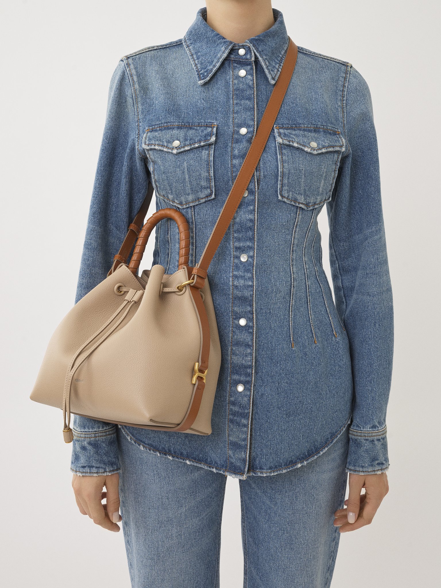 Marcie bucket bag in grained leather Grained calfskin
Nomad Beige Back view of the product