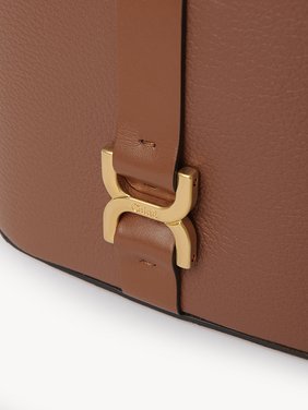 Mini Marcie vanity on chain in grained leather Grained calfskin
Tan Front view of the product being worn