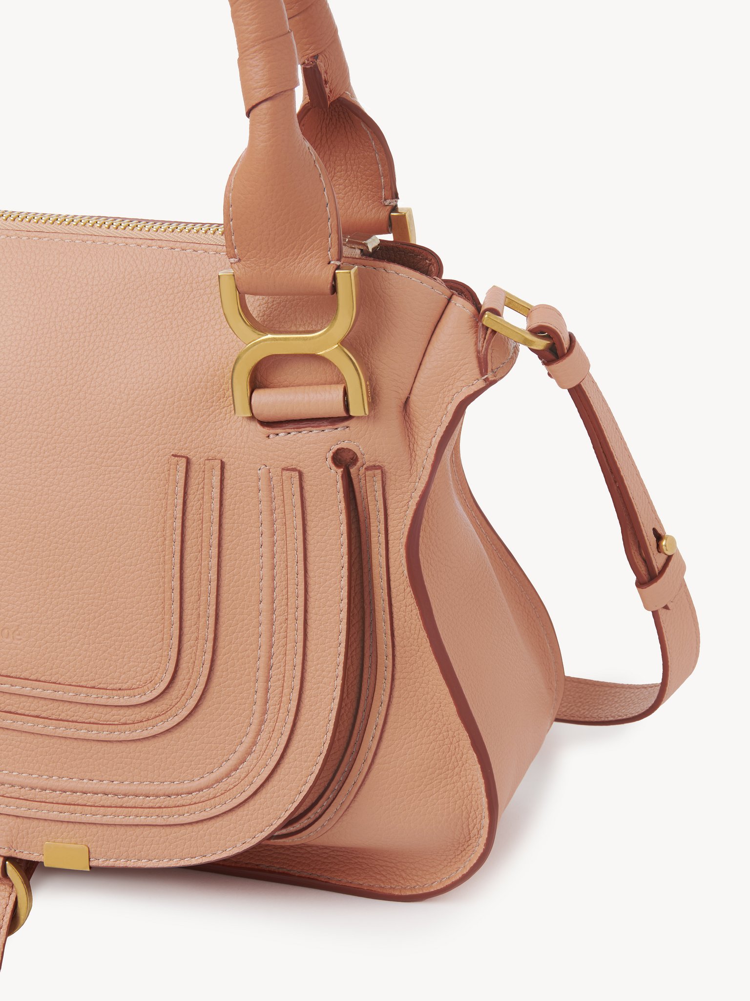 Small Marcie bag in grained leather Grained calfskin
Terracotta Pink Product detail