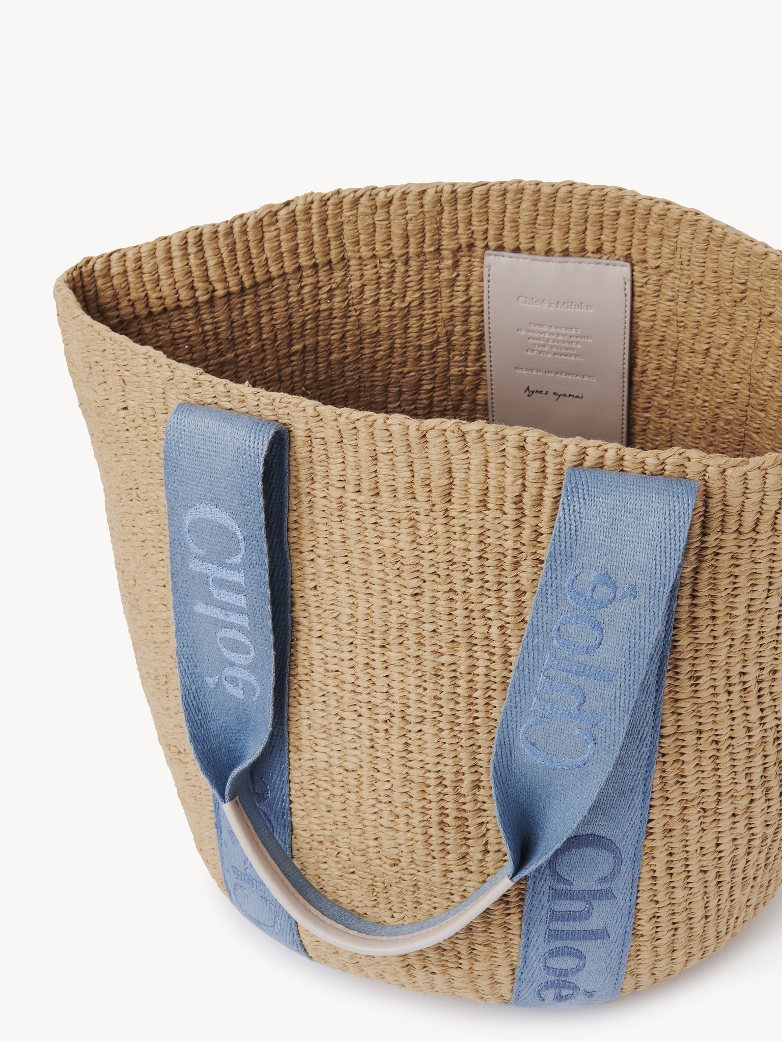 Large Woody tote bag in natural fibres Fair-trade paper, calfskin and webbing with Chloé logo
Washed Blue Front view of the product being worn