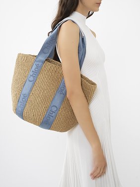 Large Woody tote bag in natural fibres Fair-trade paper, calfskin and webbing with Chloé logo
Washed Blue [*** acc_altImage_shotG ***]