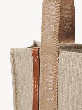 Woody tote bag in linen Linen canvas, calfskin & webbing with Chloé logo
Soft Tan Front view of the product being worn