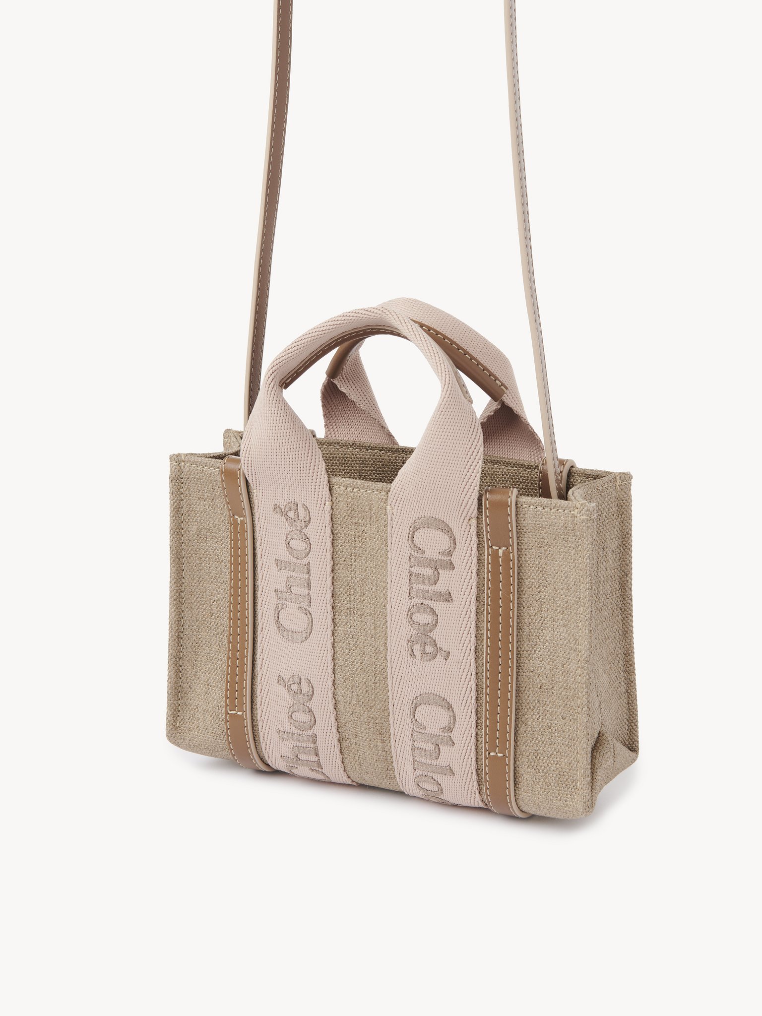 Mini Woody tote bag in linen Linen canvas & shiny calfskin with Chloé logo
Blushy Beige Product detail