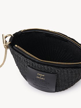 Mini Chloé basket with chain in natural fibres Fair-trade paper & smooth calfskin
Black Front view of the product being worn