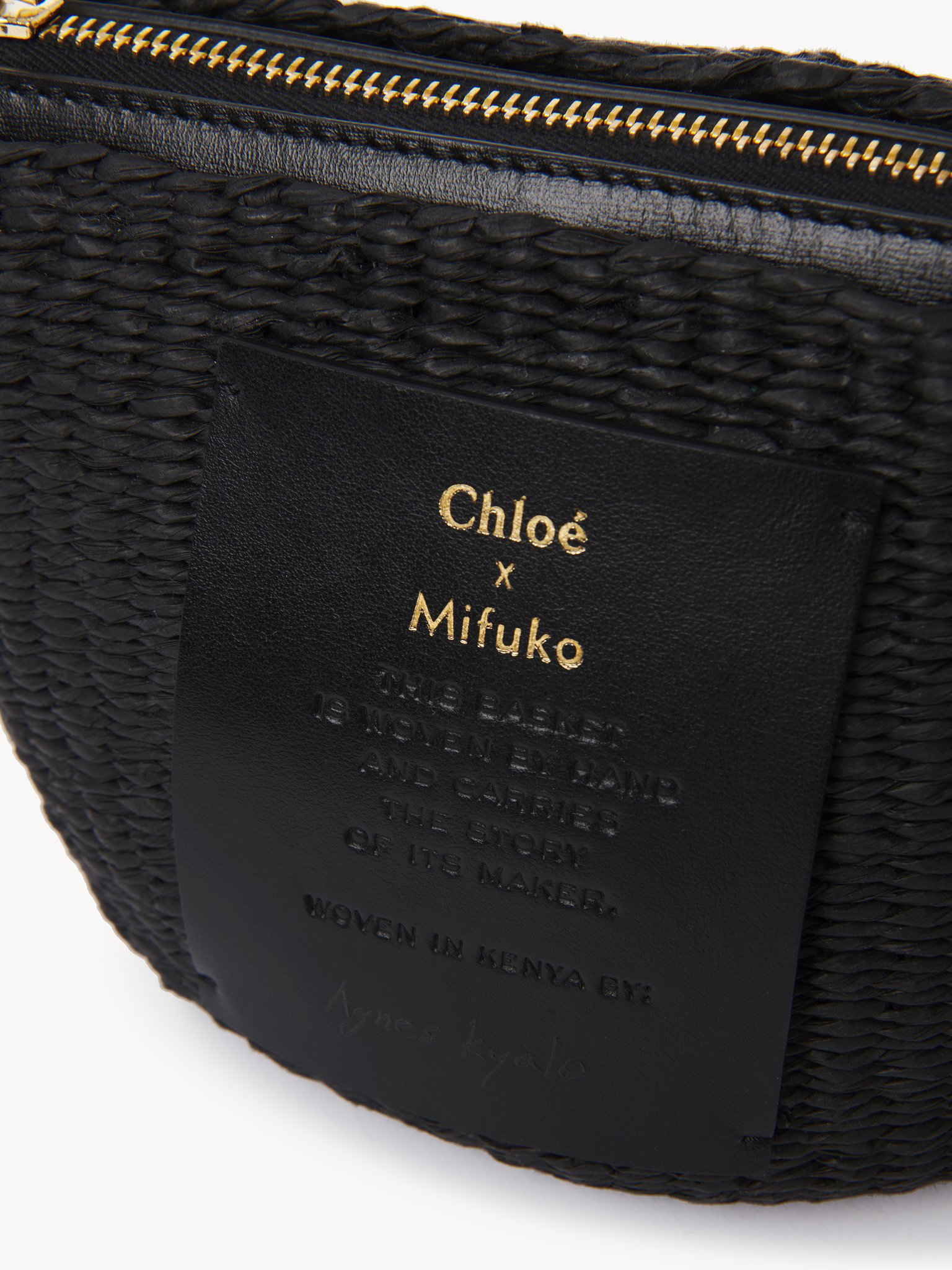 Mini Chloé basket with chain in natural fibres Fair-trade paper & smooth calfskin
Black Front view of the product being worn