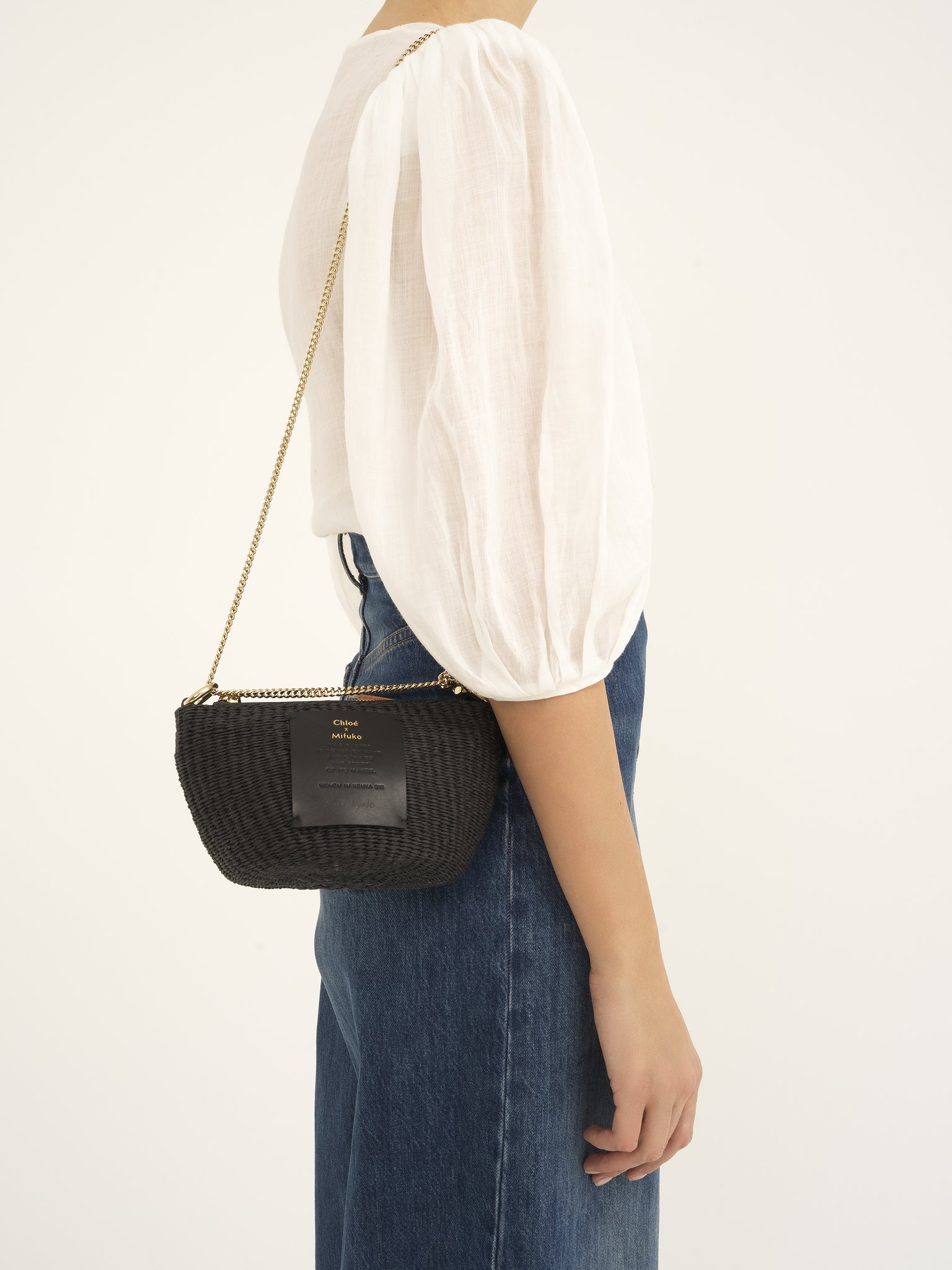 Mini Chloé basket with chain in natural fibres Fair-trade paper & smooth calfskin
Black Back view of the product