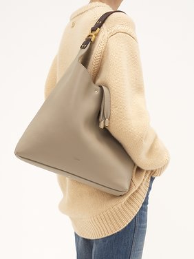 Marcie hobo bag in grained leather Grained calfskin
Motty Grey [*** acc_altImage_shotG ***]