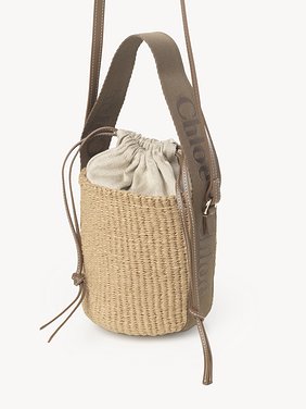 Small Woody basket in fair-trade natural fibers Fair-trade paper, calfskin & webbing with Chloé logo
Dark Nut Product detail