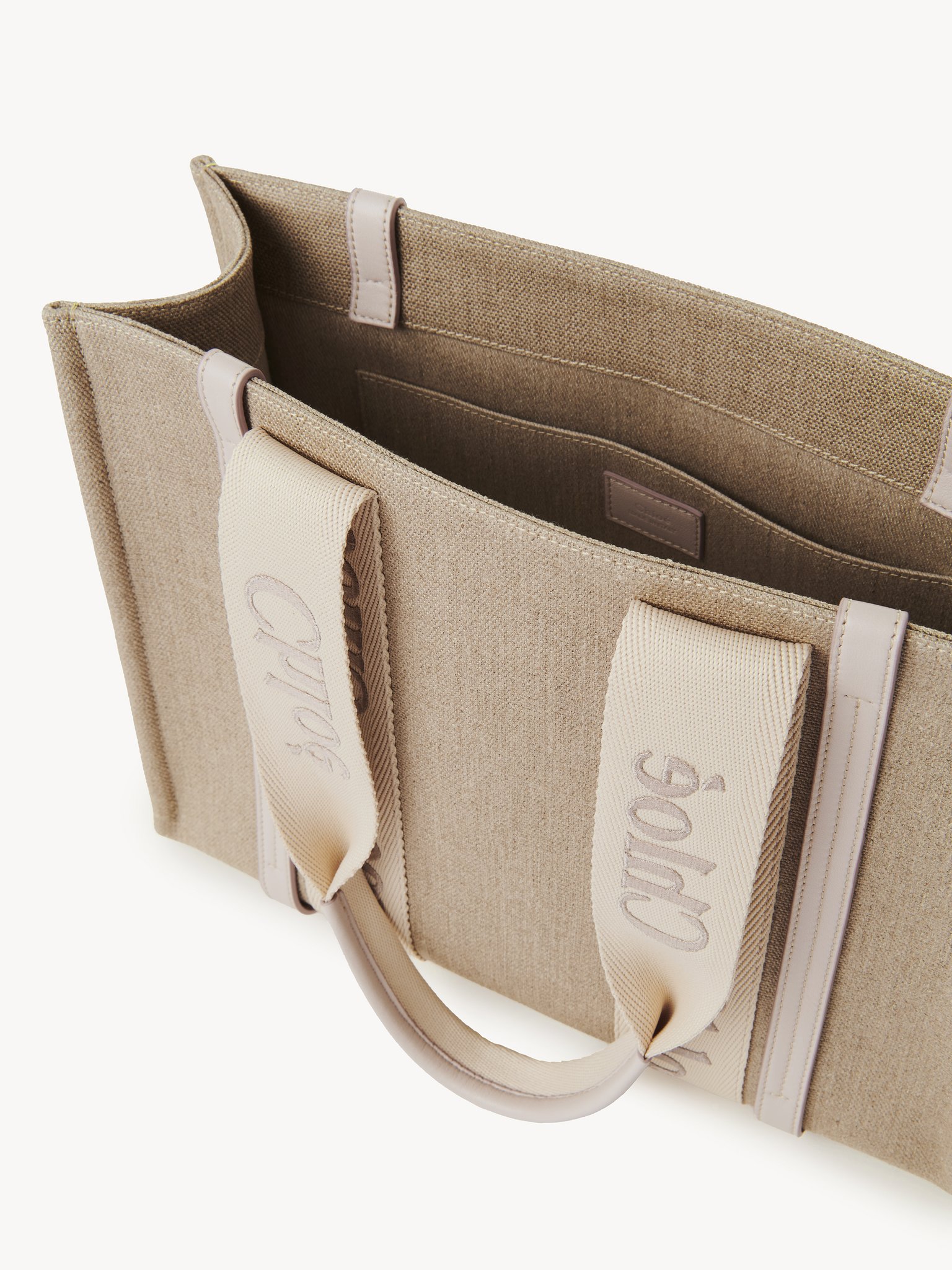 Woody tote bag in linen Linen canvas, calfskin and webbing with Chloé logo embroidery
Wild Grey 